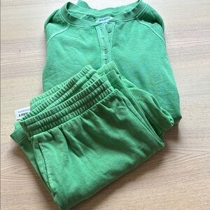 Old Navy Green Women’s Sweat Lounge Set
Oversized Henley Top/Wide Leg Pants